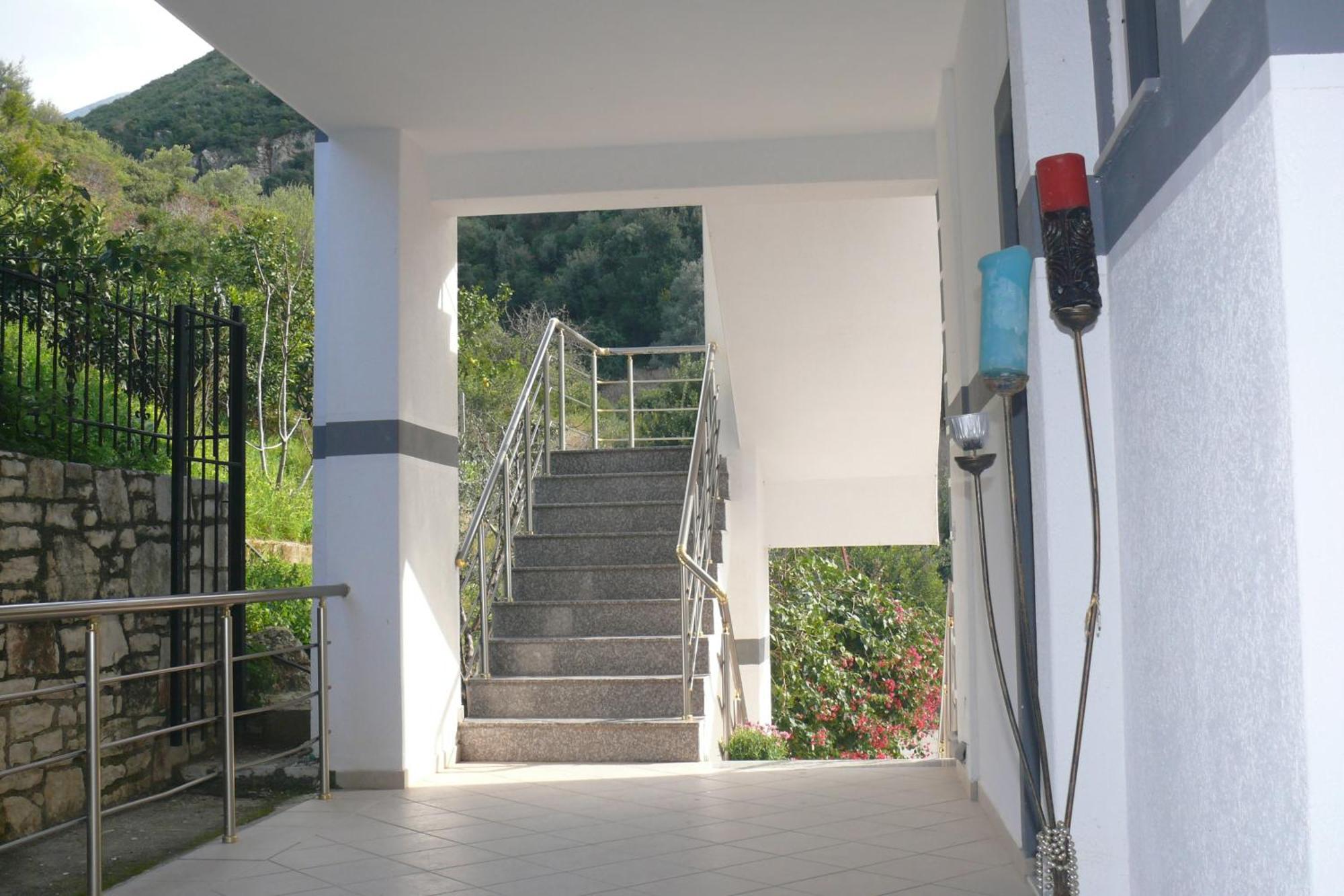Hotel Erviliano Borsh Exterior foto